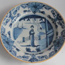 Assiette faïence Delft Chinoiseries camaïeu bleu XVIIIe siècle