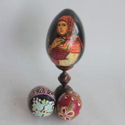 3 OEufs bois peints Europe de l'est Pysansky