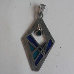 Pendentif argent et &eacute;mail plique &agrave; jour
