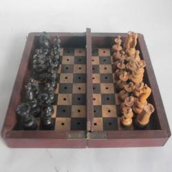 Ancien Jeu d'&eacute;checs de voyage