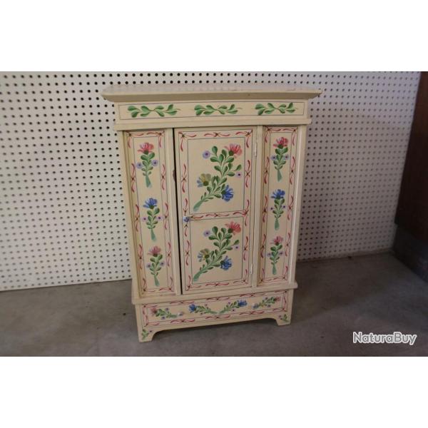 Armoire de poup�e bois peint