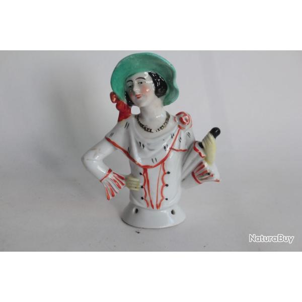 Demi figurine porcelaine Femme � l'ombrelle