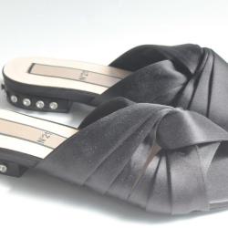 Mules plates satin noir et strass N&deg;21 T37,5