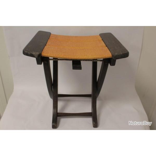 Tabouret vintage pliable en bois paill�