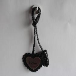 DIOR D&eacute;coration de sac Coeur cuir vernis