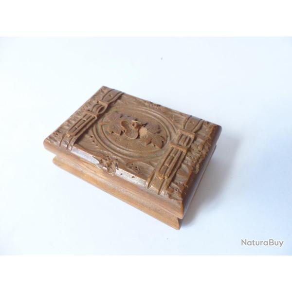 Boite a timbres Suisse bois sculpt Art populaire philatlie