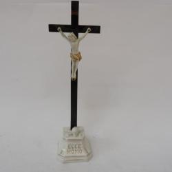 Crucifix porcelaine christ Art populaire
