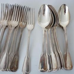 Service de 10 cuillères et 10 fourchettes métal argenté