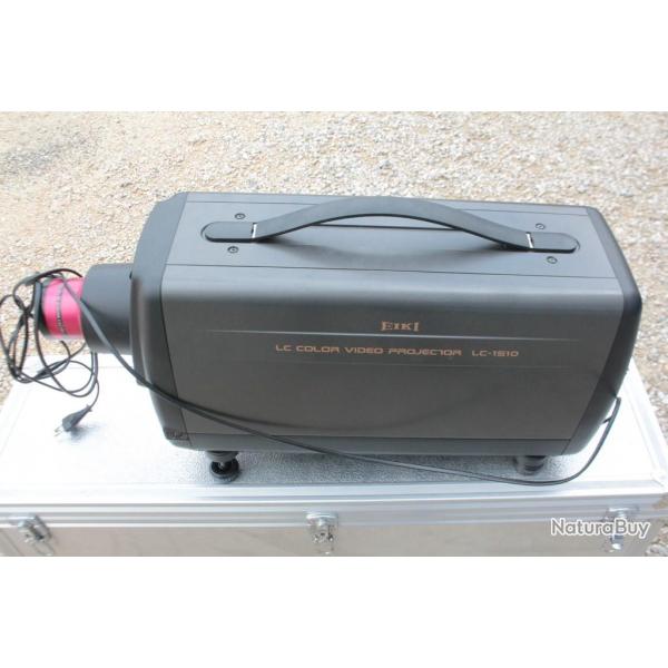 Vid�oprojecteur Eiki model LC-1510 et objectif de rechange
