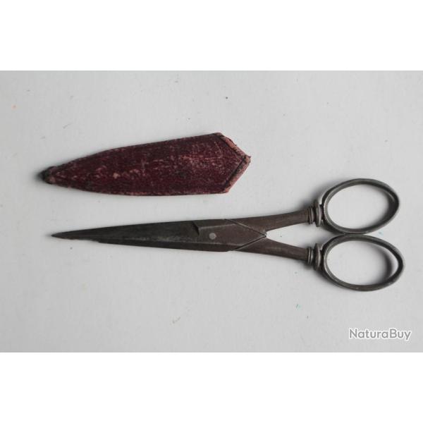 Ancienne paires de ciseaux acier Broderie Couture