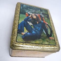 Boite sérigraphiée Design 1970 Pin-up Femme Moto
