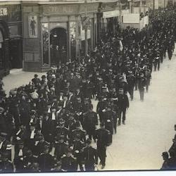 Carte postale Hérault 34 Montpellier Défilé funéraire rue de la Loge