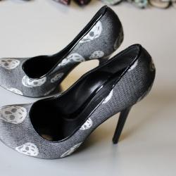 ALEXANDER MCQUEEN Escarpins Têtes de mort T38,5