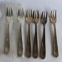 CHRISTOFLE Sept Fourchettes à pâtisserie Bérain