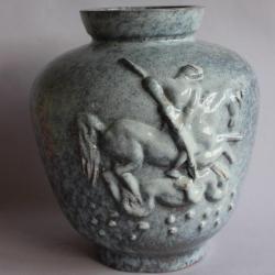 MENELIKA Vase céramique Saint Georges terrassant le dragon Art déco