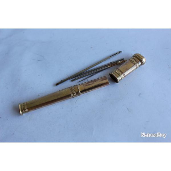 Boite � aiguilles pomponne XIXe si�cle couture broderie