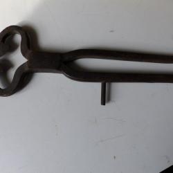 Pince casse-sucre acier XIXe si&egrave;cle