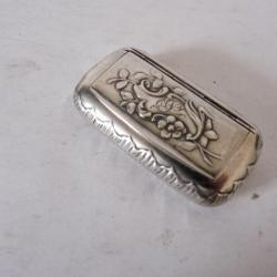 Bo&icirc;te &agrave; tabac m&eacute;tal blanc