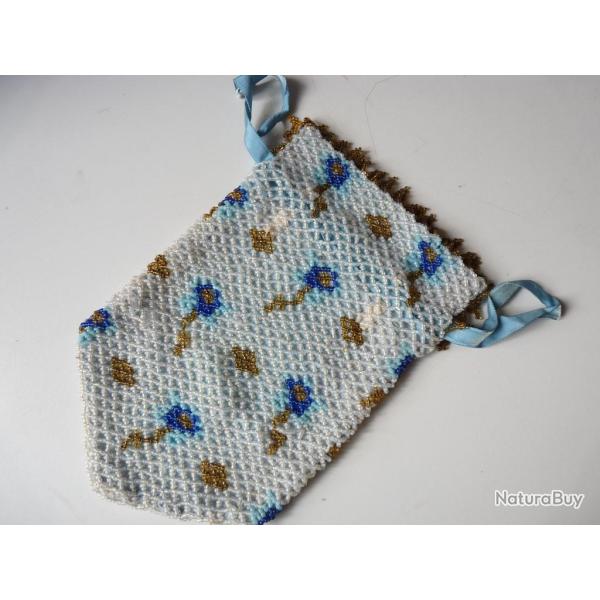 Bourse en sabl�s de perles de verre polychromes