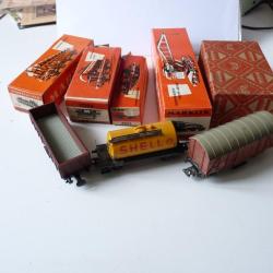 Lot boites et wagons train miniature