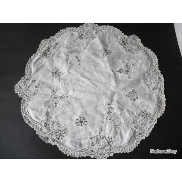 Ancien napperon brod�