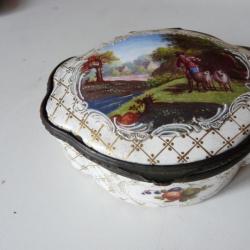 Boite romantique émaillée Napoléon III Antiquités