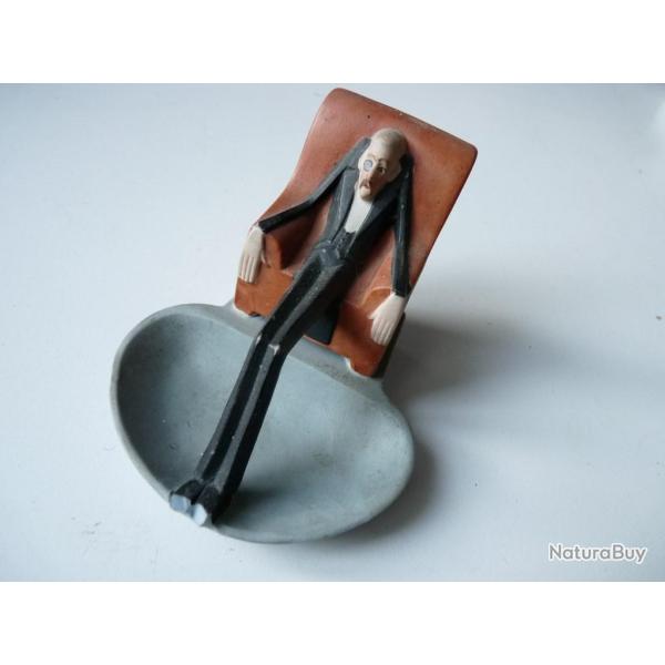 Baguier en porcelaine personnage grotesque