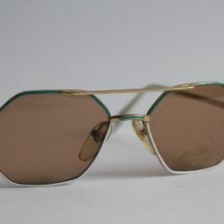 Ancienne paire de lunettes de soleil enfant