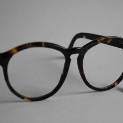 Ancienne paire de lunettes optique vintage