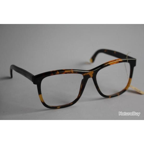 Ancienne paire de lunettes optique vintage
