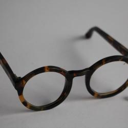 Ancienne paire de lunettes optique vintage