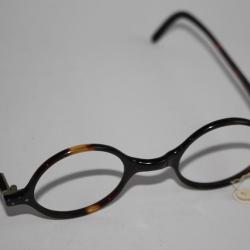 Ancienne paire de lunettes optique vintage