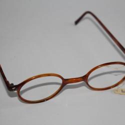 Ancienne paire de lunettes optique vintage