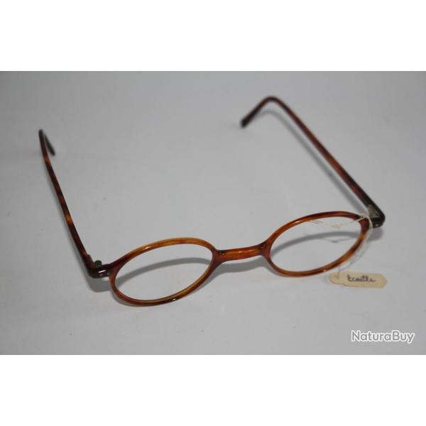 Ancienne paire de lunettes optique vintage