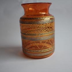 Vase oriental a décor en application