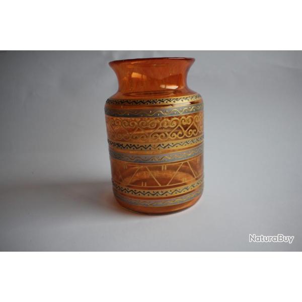 Vase oriental a d�cor en application