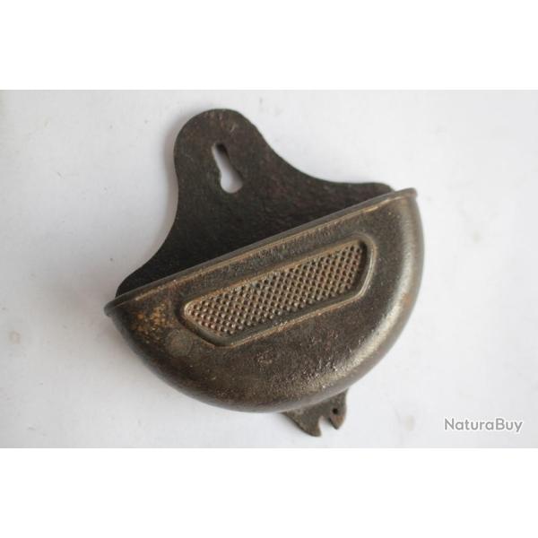 Ancien pyrog�ne mural fonte