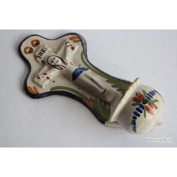 B�nitier fa�ence Nevers XVIIIe si�cle