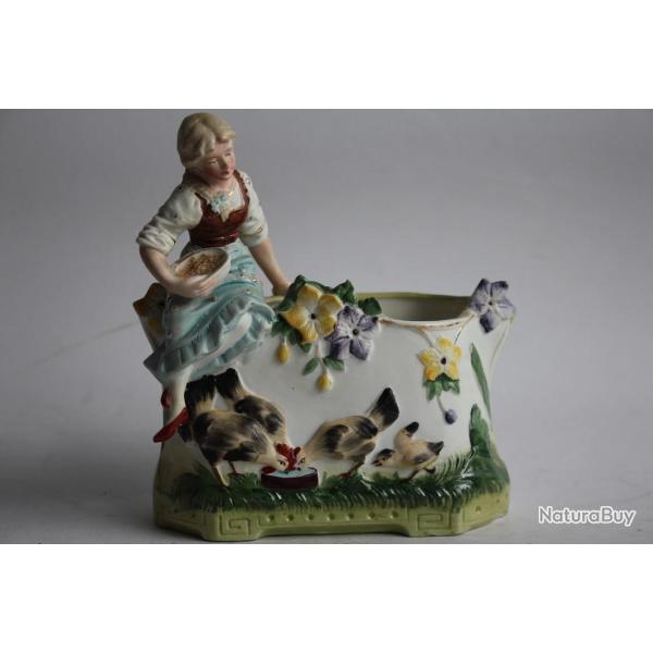 Porte bouquet Porcelaine biscuit Sc�ne de ferme