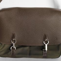 LOUIS VUITTON Sac Dersou Messenger cuir Taïga