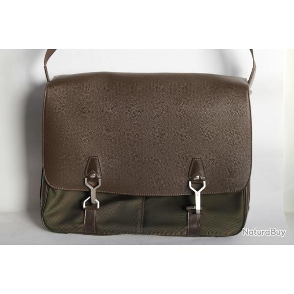 LOUIS VUITTON Sac Dersou Messenger cuir Ta�ga