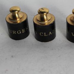 Trois Presse-papiers Poids Courrier Urgent / A classer / A voir