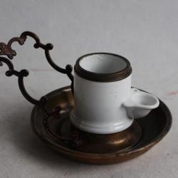 Ancien encrier à pompe en porcelaine et laiton porte-plume