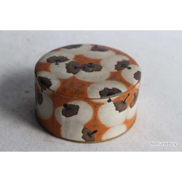 Poudre de COTY parfum�e � l'origan Boite � poudre Lalique