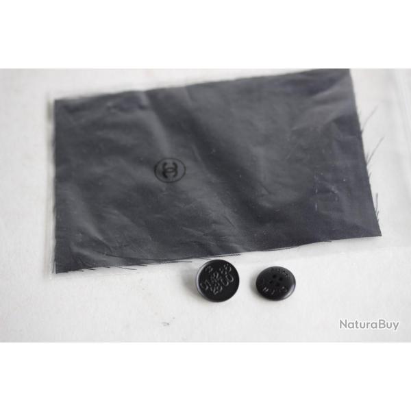 CHANEL 2 boutons m�tal et resine vintage mode