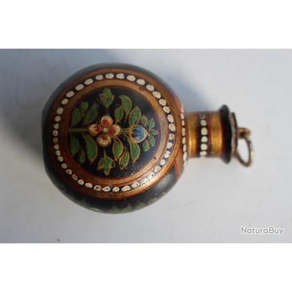 Ancien flacon m�tal peint Indes