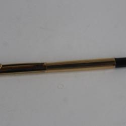 CARAN D'ACHE Stylo plume Madison parall&egrave;le plaqu&eacute; or