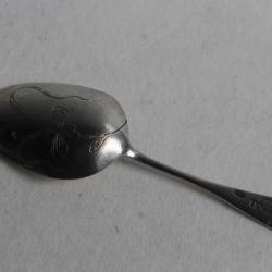 Cuill&egrave;re &agrave; th&eacute; argent russe