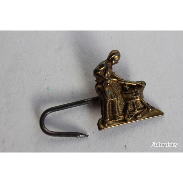 Ancien crochet de tablier de sabotier XIXe si�cle Camion Fr�re