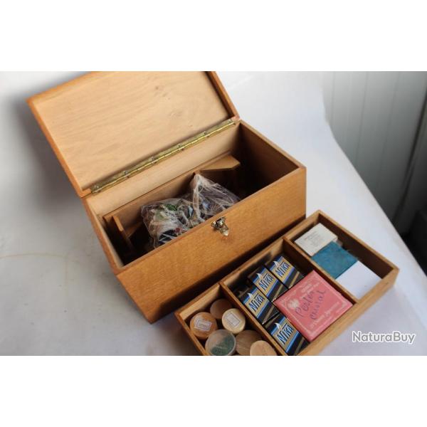 Coffret pour travaux de perles ou perl� de verre